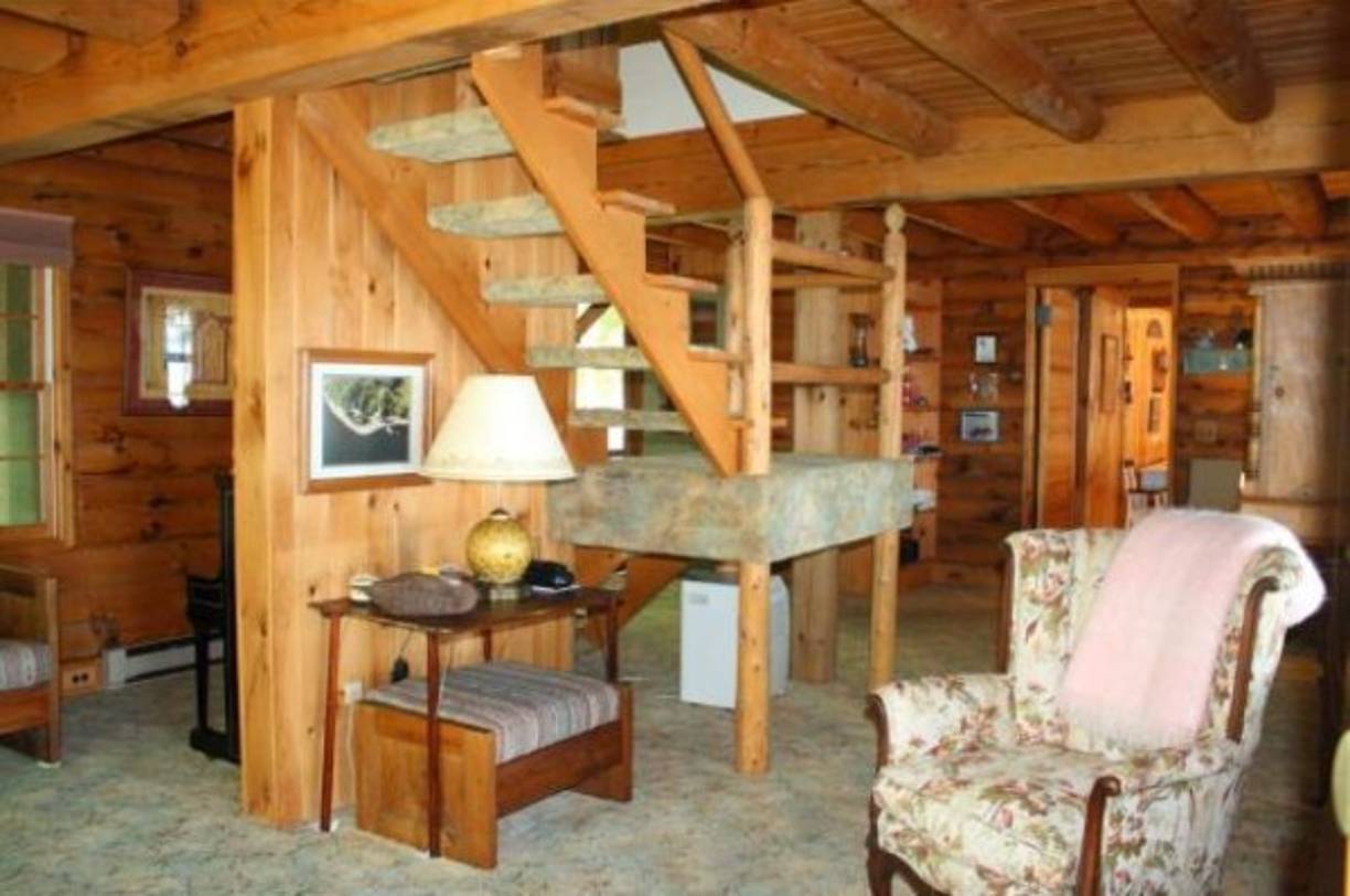 El excandidato presidencial compró la casa del lago para sus vacaciones. La residencia tiene 4 habitaciones y se encuentra a unos 150 metros del lago Champlain.