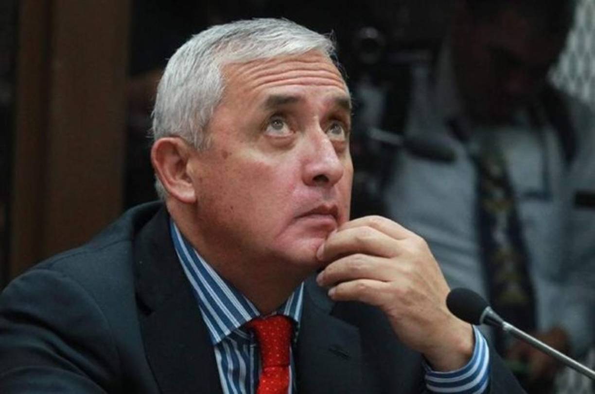 Molina llegó a la sala de audiencia una hora antes del inicio de la diligencia. FOTO: Prensa Libre Guatemala.