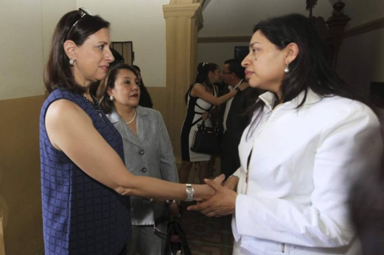 La exdesignada presidencial María Antonieta Guillén de Bográn expresó sus condolencias a la jueza Julissa Aguilar, esposa del asesinado abogado Eduardo Matute.