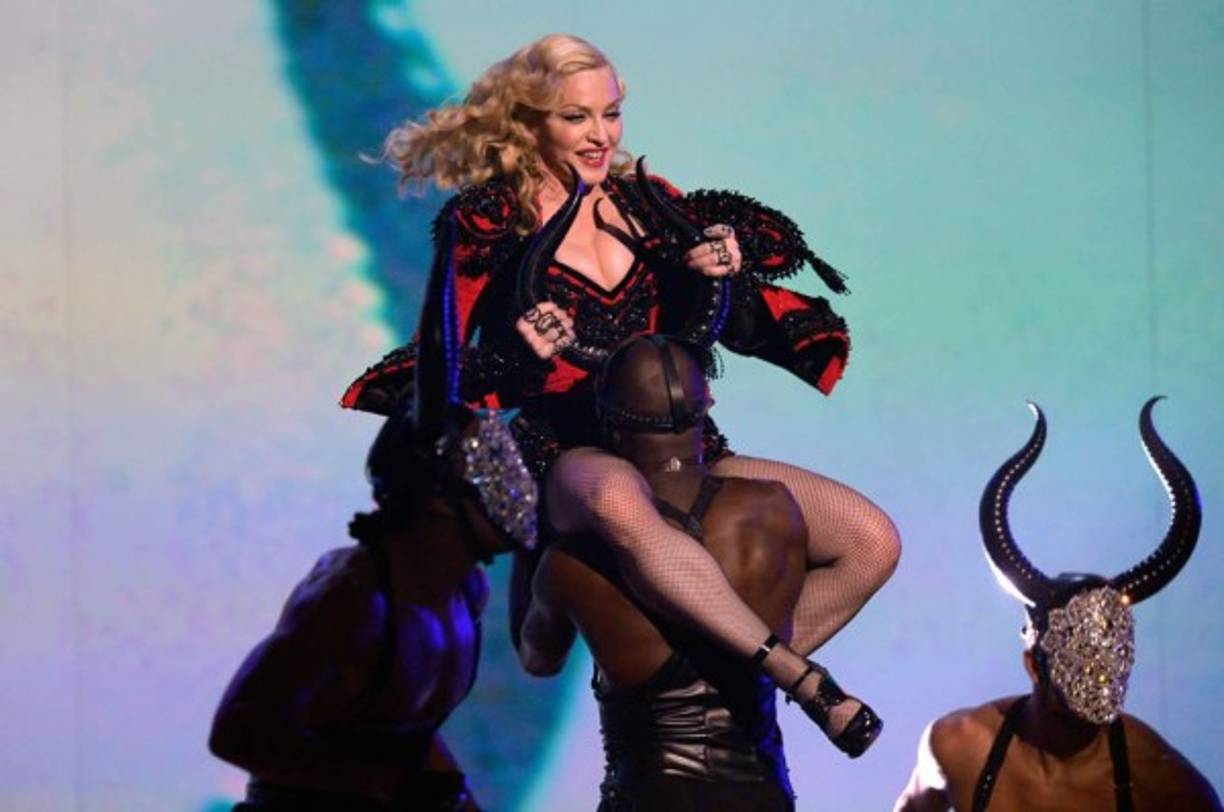 Madonna llegó con toda su sensualidad al escenario.