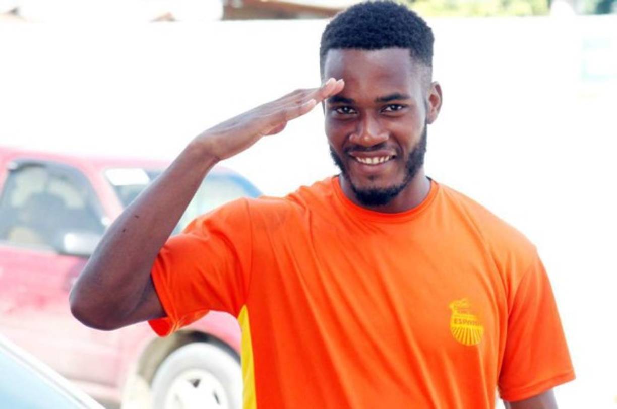 Henry Eusebio Palacios: Es miembro activo de la Fuerza Naval en La Ceiba y es el nuevo fichaje del Real España. Impresionó a Ramón Maradiaga en un partido de las fuerzas policiales hace unas semanas y hoy es ya del club españolista.