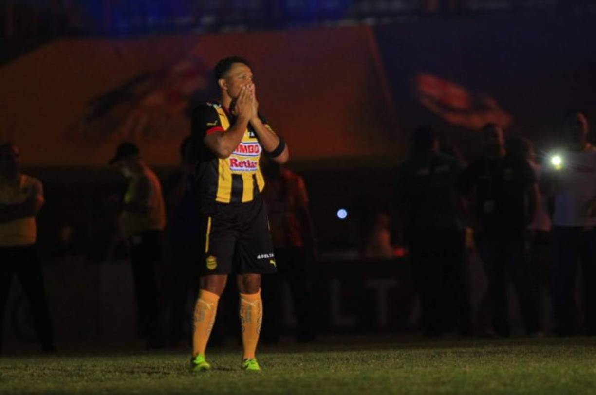 El exdelantero ha sido homenajeado como los grandes.