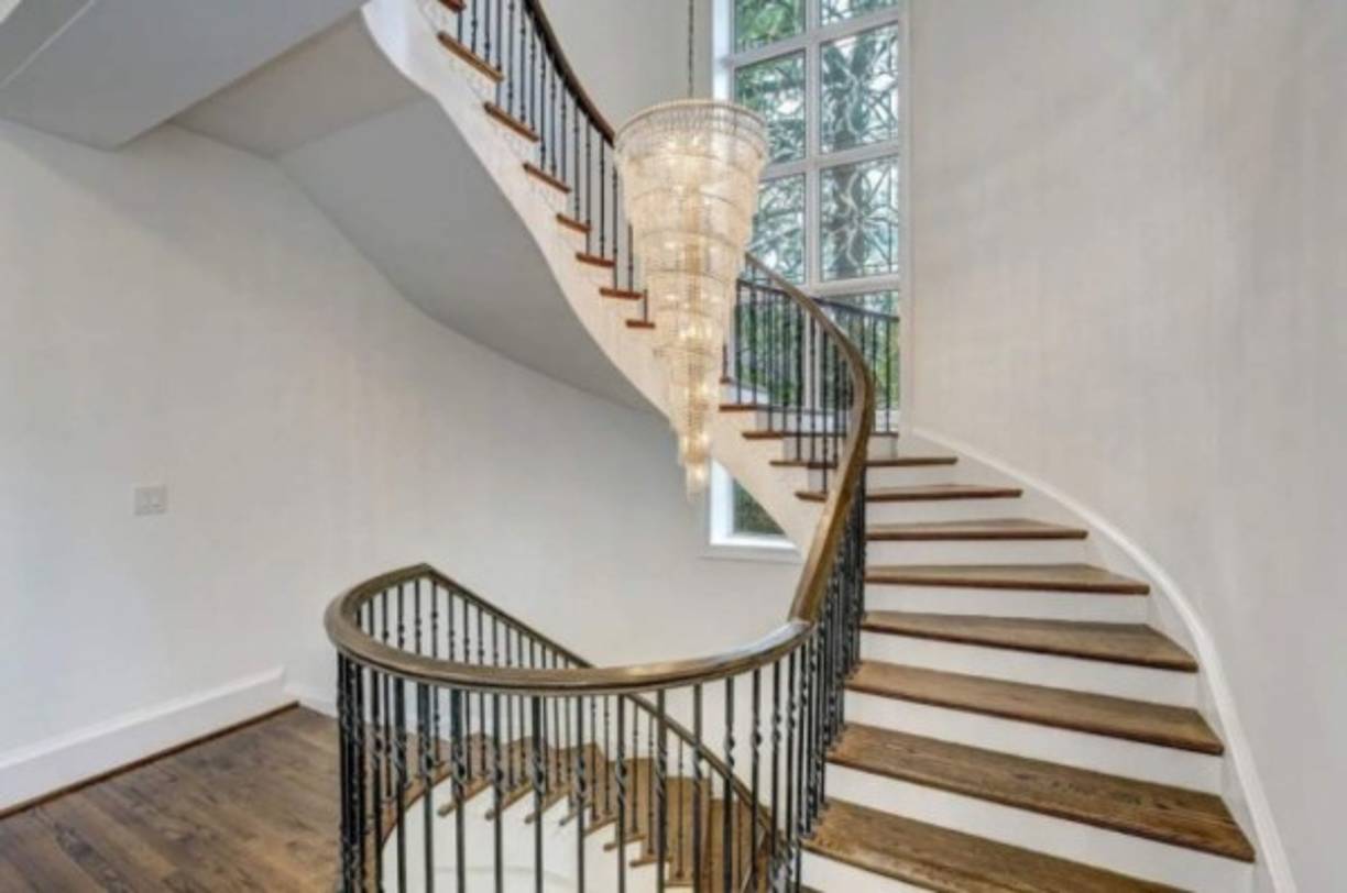 La casa no solo llama la atención por sus instalaciones y sus vistas, sino que también por haber sido el sitio donde Mike Tyson perdió a su famosa tigresa Kenya, quien se escapó de su casa y fue hallada minutos más tarde en la propiedad de un vecino. Foto TTR/Sotheby's International Realty.