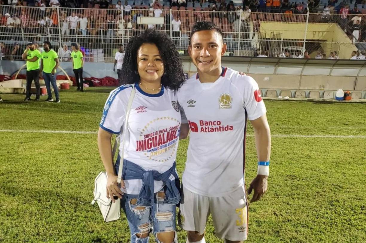 Carlos Sánchez: El lateral zurdo del Olimpia está casado con la bella colocha Hade Acosta.