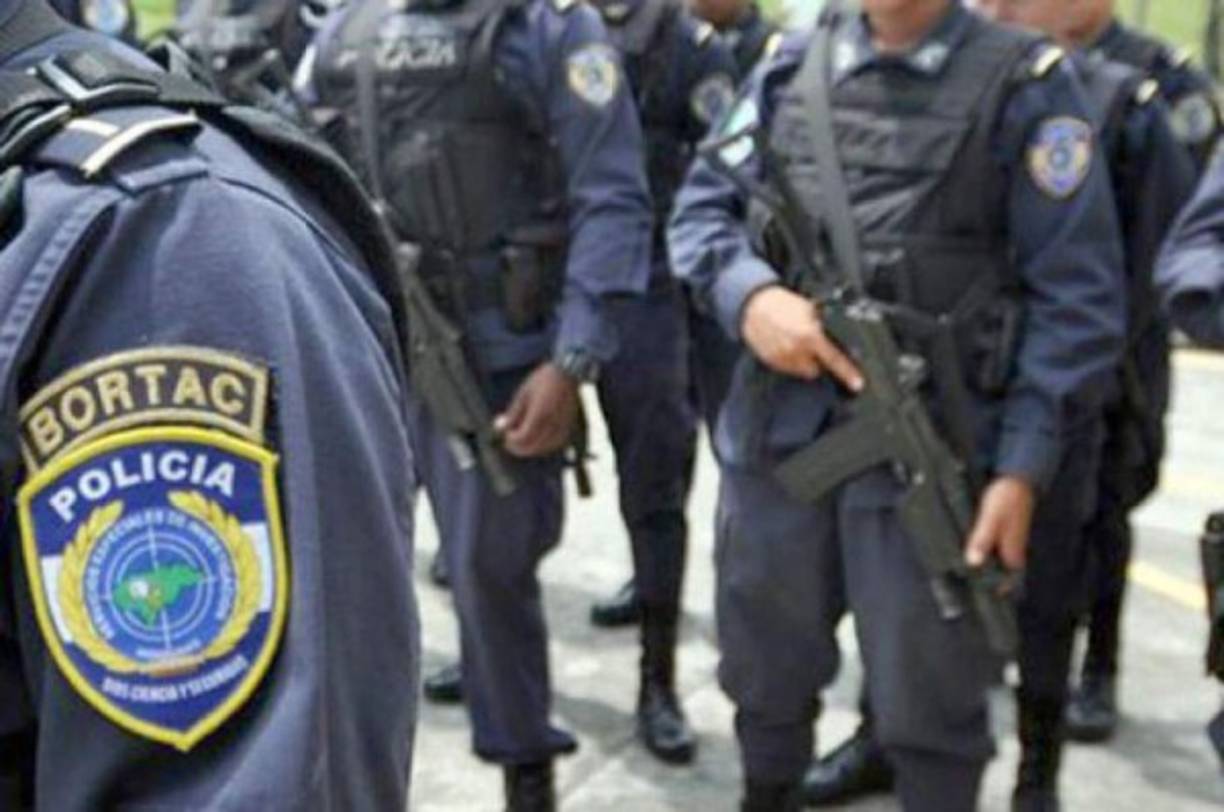 Equipos de la Policía Nacional y el Ministerio Público trabajan en la búsqueda para poder dar con el paradero de los prófugos.