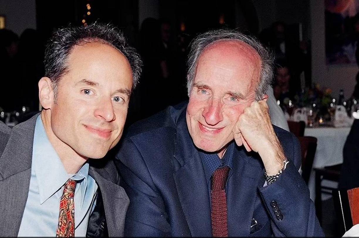 Stephen Straus, 88 años, era un asesor financiero que también asistió al desfile de Highland Park para celebrar la Independencia de EEUU.