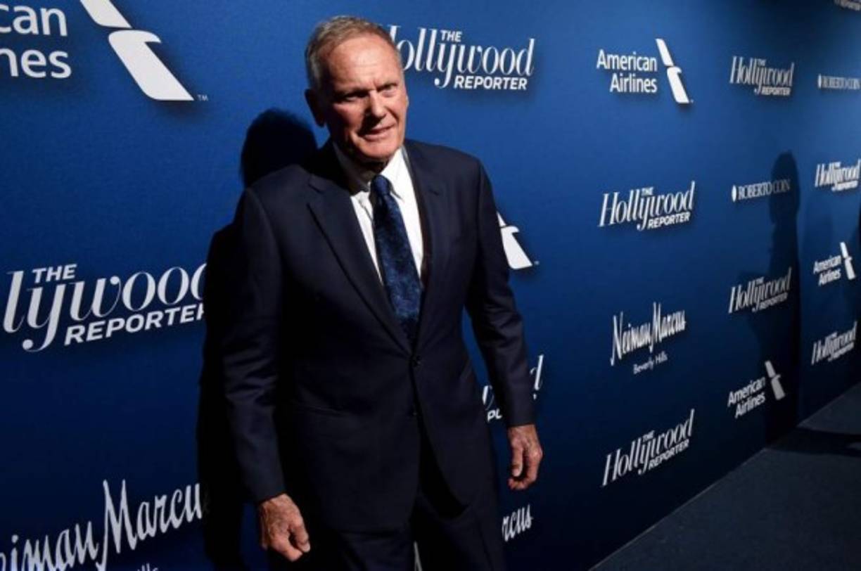 Hunter destacó también como cantante de Young Love, llegando a encabezar <br/>la conocida de lista de popularidad de sencillos de Estados Unidos Billboard Hot 100.