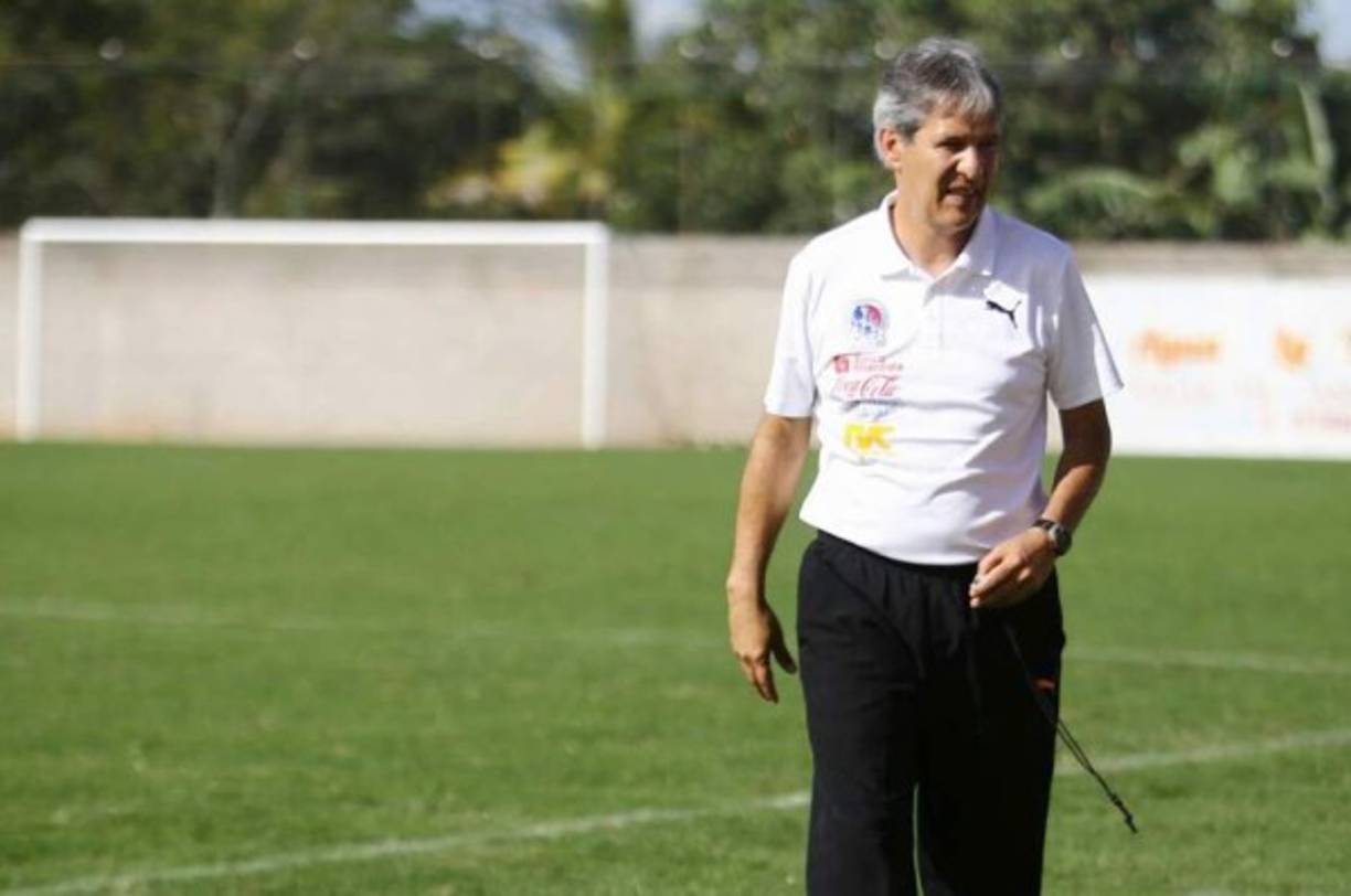 Carlos Restrepo: El entrenador colombiano no se mueve del Olimpia pese a que lo quieren en la India.