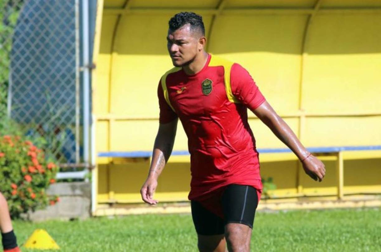 Mario Martínez: El mediocampista zurdo no sigue en el Real España de cara a la próxima campaña. El club aurinegro le hizo una oferta con rebaja salarial, pero no fue aceptada por el volante.