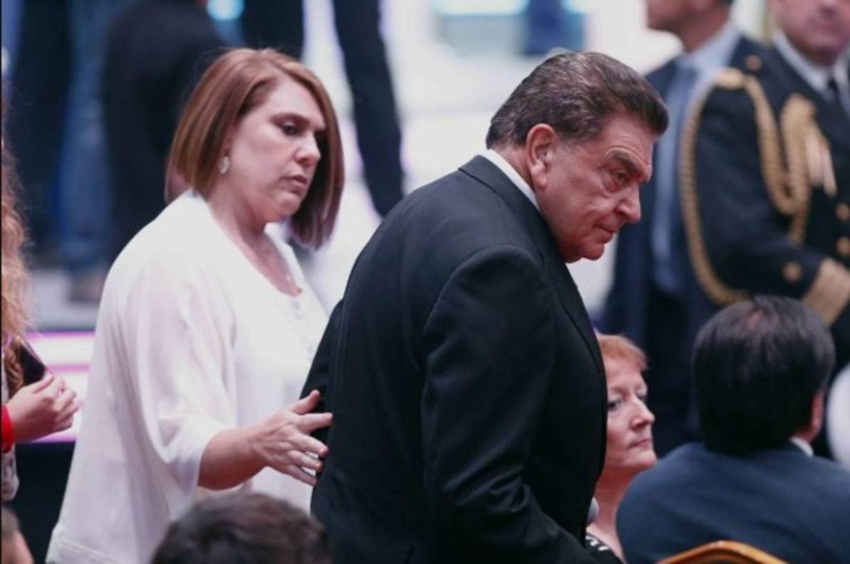 Vivian Nina Kreutzberger Muchnick nació en Santiago, Chile el 28 de agosto de 1965.