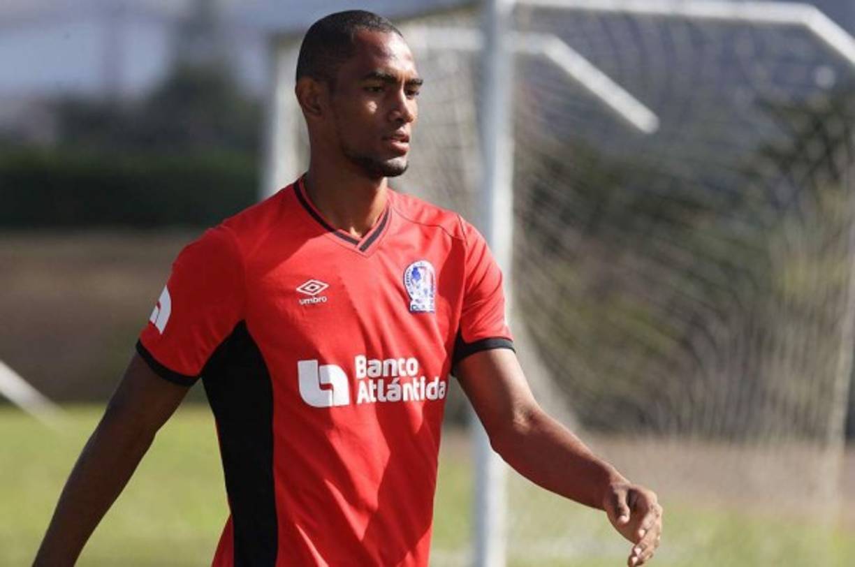 Jerry Bengtson: En declaraciones a Deportes TVC, el presidente del Olimpia señaló que sigue en conversaciones para renovar el contrato de Bengtson. Por ahora no hay acuerdo.