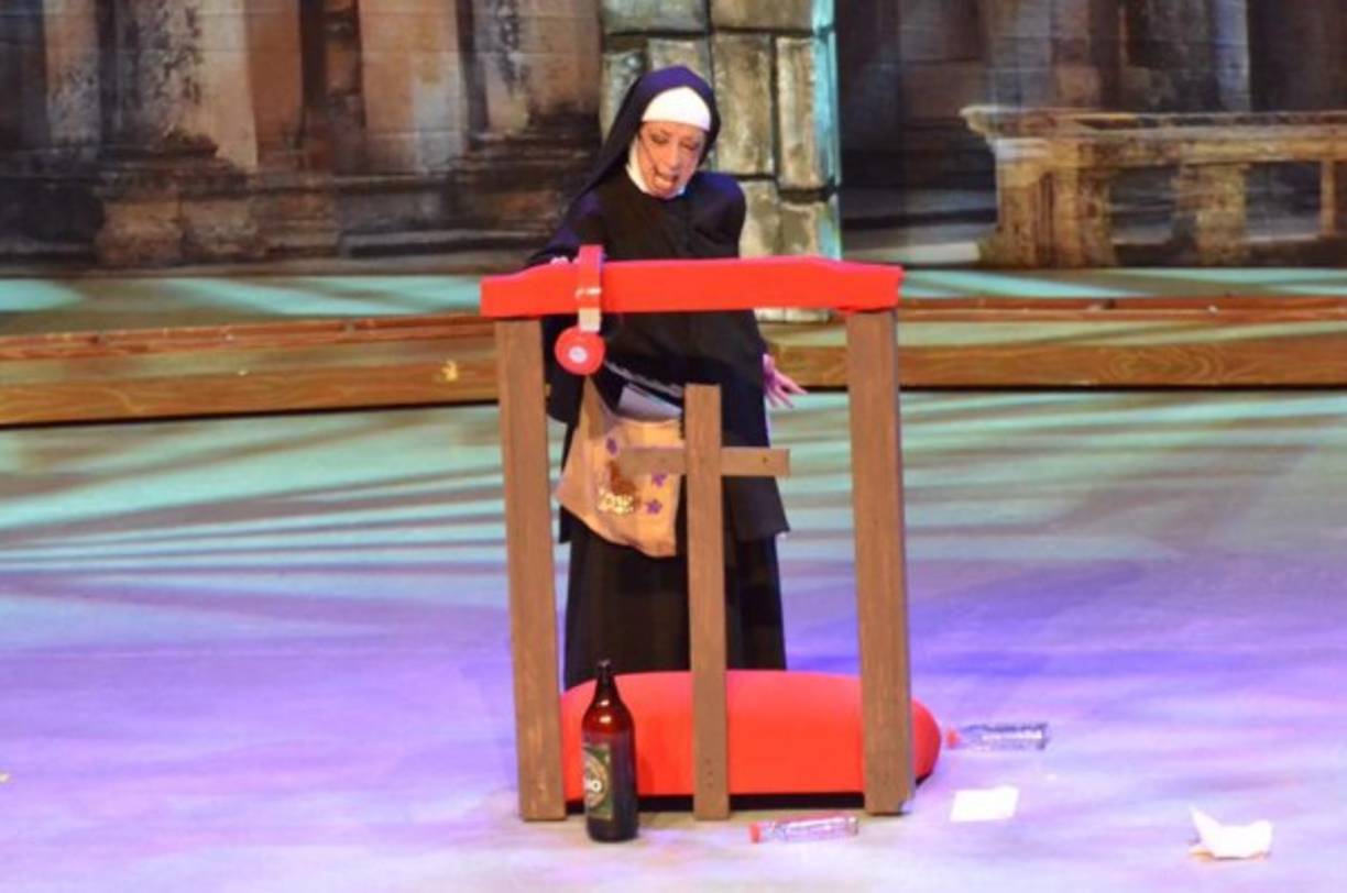 Ella formó parte del elenco de 'El Tenorio Cómico'.