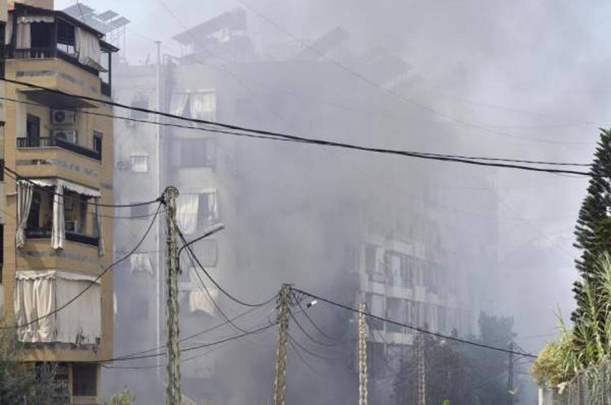 Israel afirmó este sábado que su némesis cayó bajo una oleada de bombardeos sobre uno de los cuarteles de Hezbollah en su feudo de el Dahye, en la periferia meridional de Beirut.