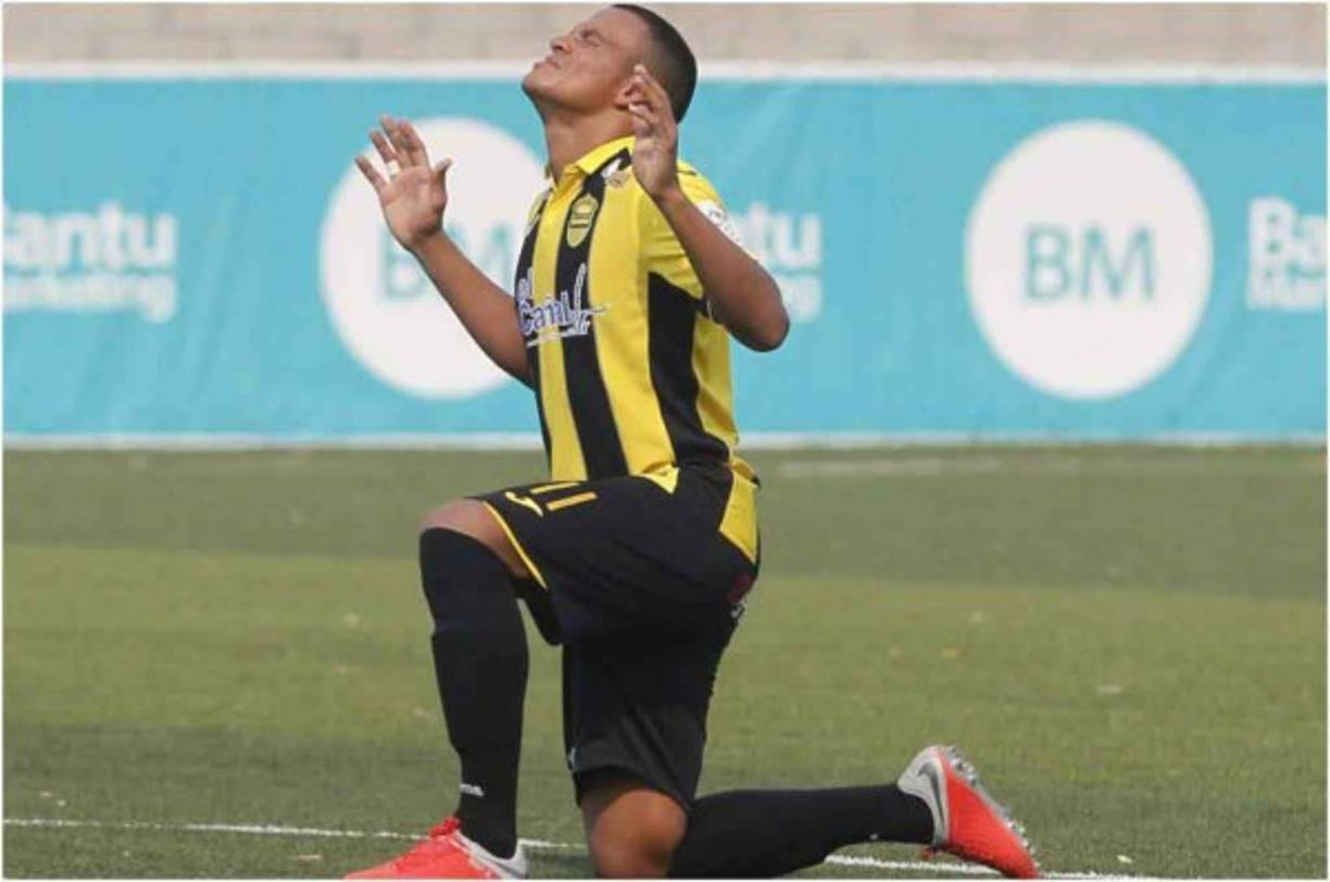 Rony Martínez: Anteriormente el delantero del Real España se ganaba la vida en trabajos de agricultura.