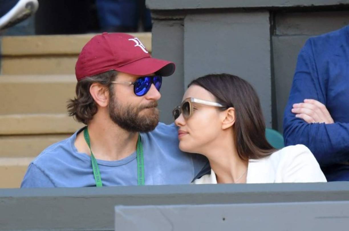 El actor Bradley Cooper y la cotizada modelo Irina Shayk ya no ocultan su amor. La pareja no se perdió la competencia de Wimbledon y lució muy enamorada. Colección Getty Images