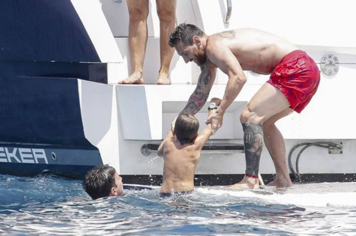 A Messi se le ha visto sonriendo en las vacaciones de Ibiza. FOTO GTRES.