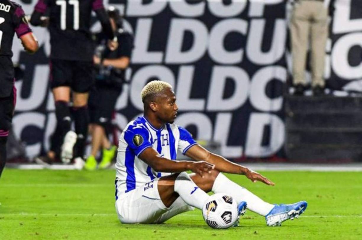 La impotencia de Kevin Álvarez tras el tercer gol de México.