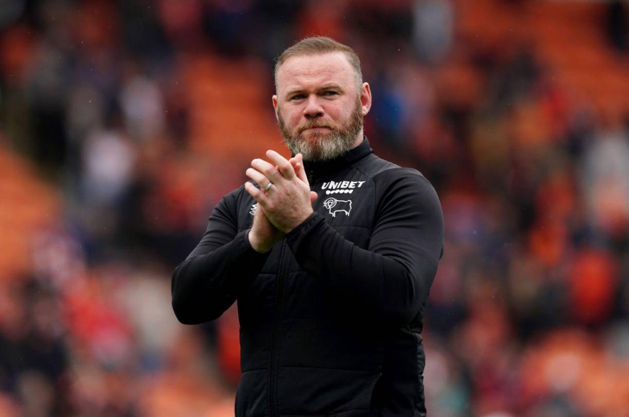 Tras 18 meses como DT del Derby County, el exgoleador y hoy director técnico Wayne Rooney le presentó al club su renuncia con efecto inmediato. El estratega le agradeció los esfuerzos al equipo para convencerlo, pero mencionó ‘es hora de dejar el club, ya estaba decidido’.