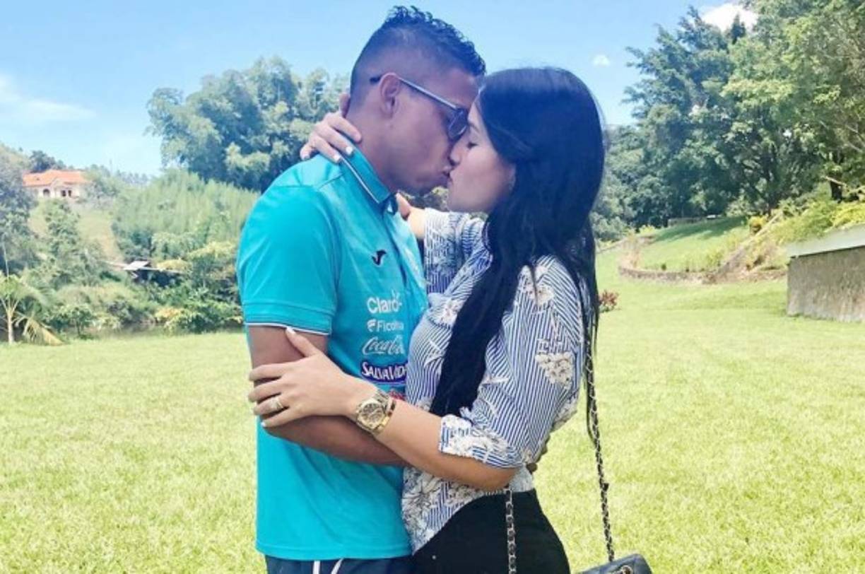 Virgina Varela: Es la hermosa esposa del defensor hondureño Emilio Izaguirre.