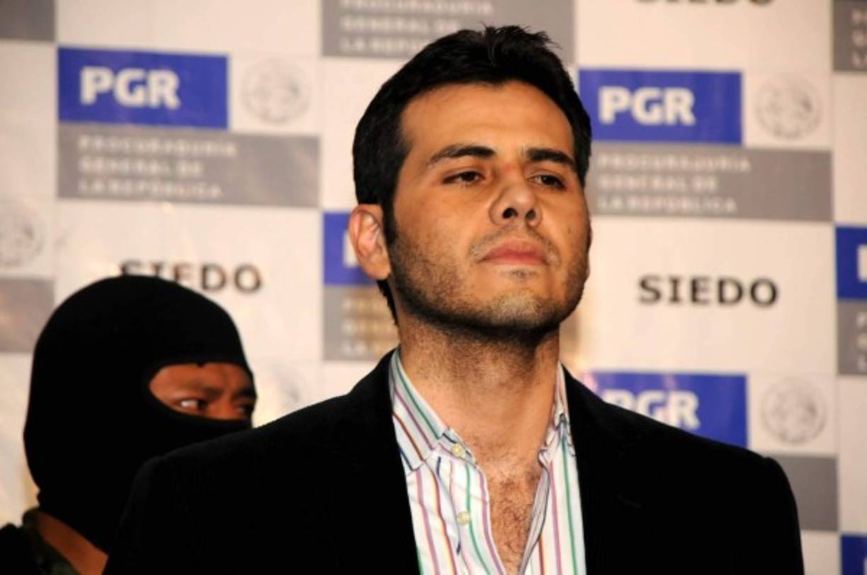 El mayor socio del 'Chapo' Guzmán, Ismael 'El Mayo' Zambada, también vio caer a sus hijos en manos de la ley estadounidense. Su hijo mayor, Vicente Zambada, fue capturado en 2009 y enfrenta una sentencia máxima de cadena perpetua, o como mínimo 10 años de cárcel, tras aceptar ser testigo protegido en el juicio contra el Chapo. Vicentillo se casó con Gisela, hija mayor del Chapo.