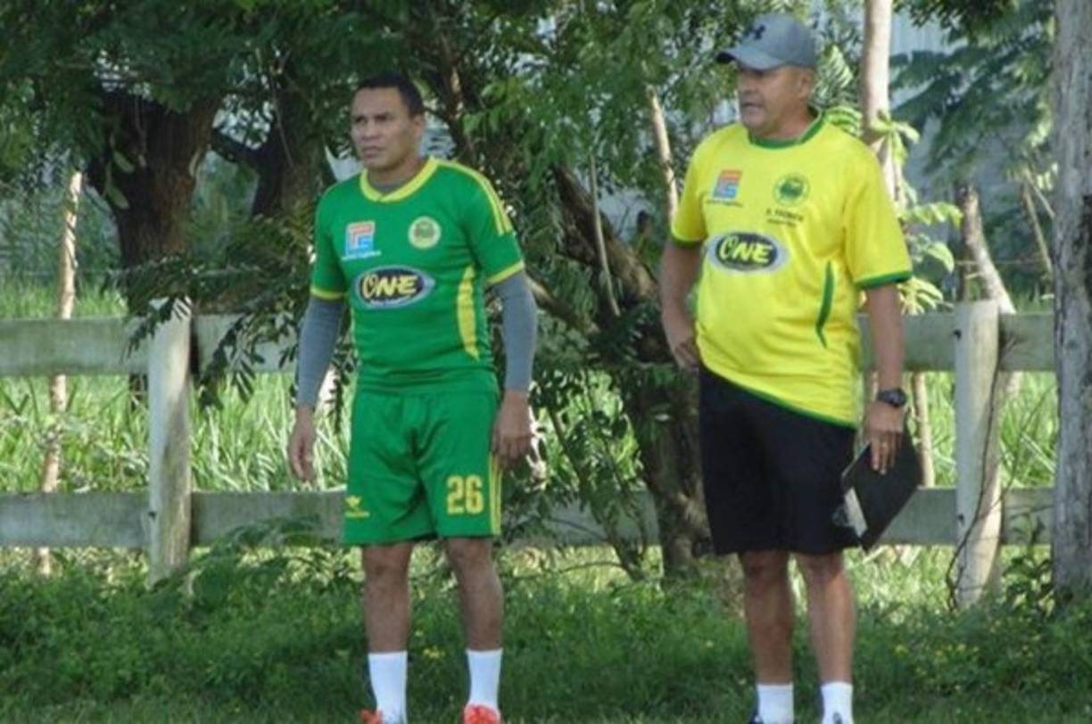 El talentoso Rambo de León es nuevo refuerzo del Parrillas One de la segunda división. Será dirigido por Wilmer Cruz.