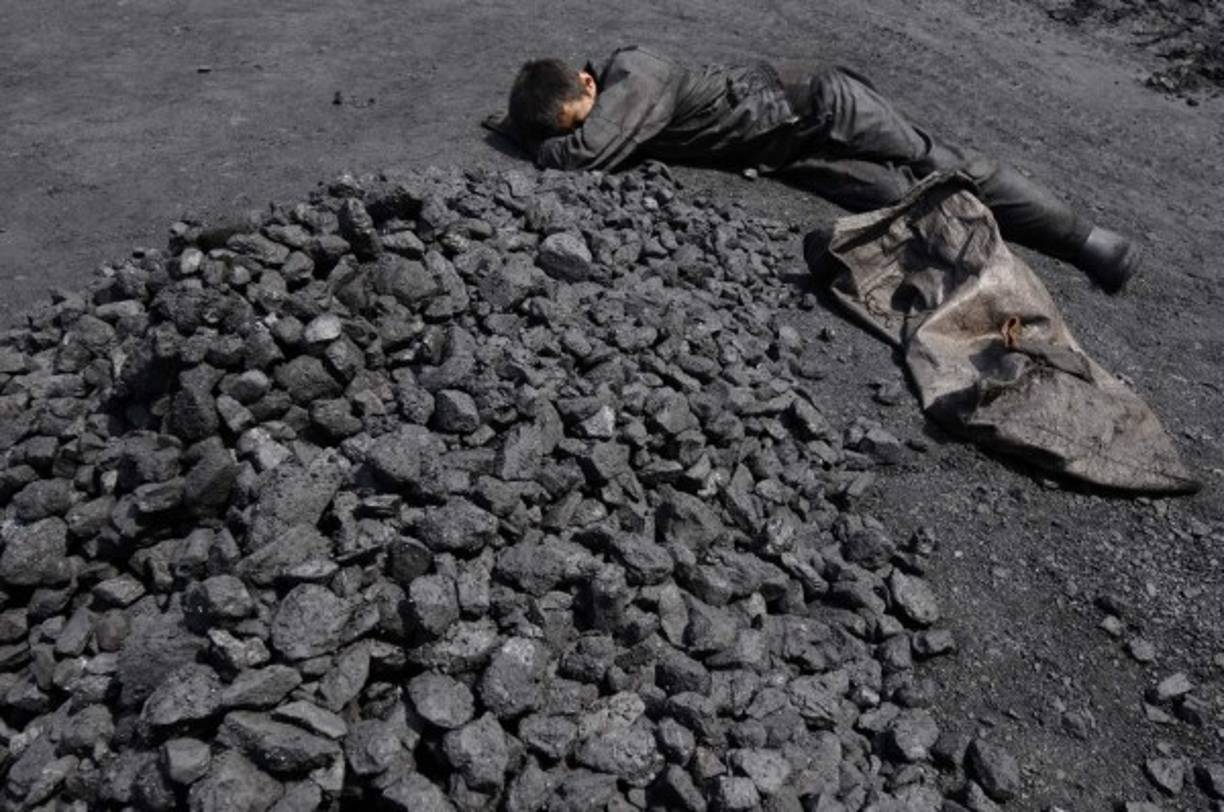 5. Agotamiento de recursos naturales: Las riquezas naturales son de una extrema importancia para la economía mundial. El petróleo, uno de los recursos actualmente más vitales para la humanidad, se acabará dentro de algunas décadas.