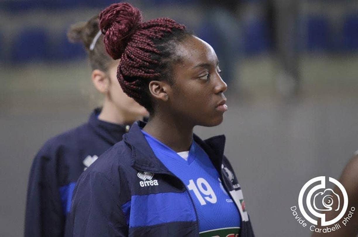 Ituma (Milán, 2004), que se desempeñaba en la posición de opuesta, se presentaba como una de las grandes promesas del voleibol italiano y como una sucesora de su compatriota Paola Egonu, máximo exponente nacional.