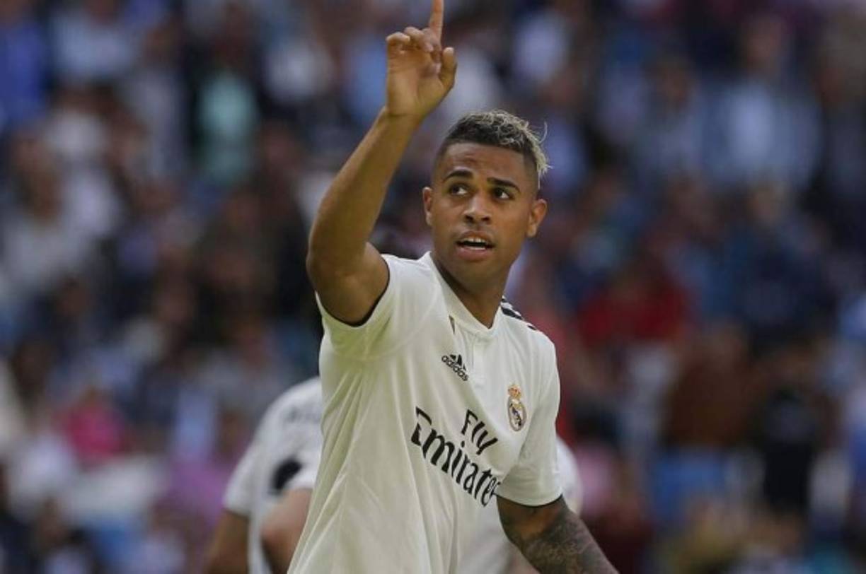 Mariano Díaz: Según informan en Italia, la Juventus de Italia estaría interesada en el fichaje del delantero dominicano. El atacante ha sido marginado por Zidane por lo que no vería mal una salida.