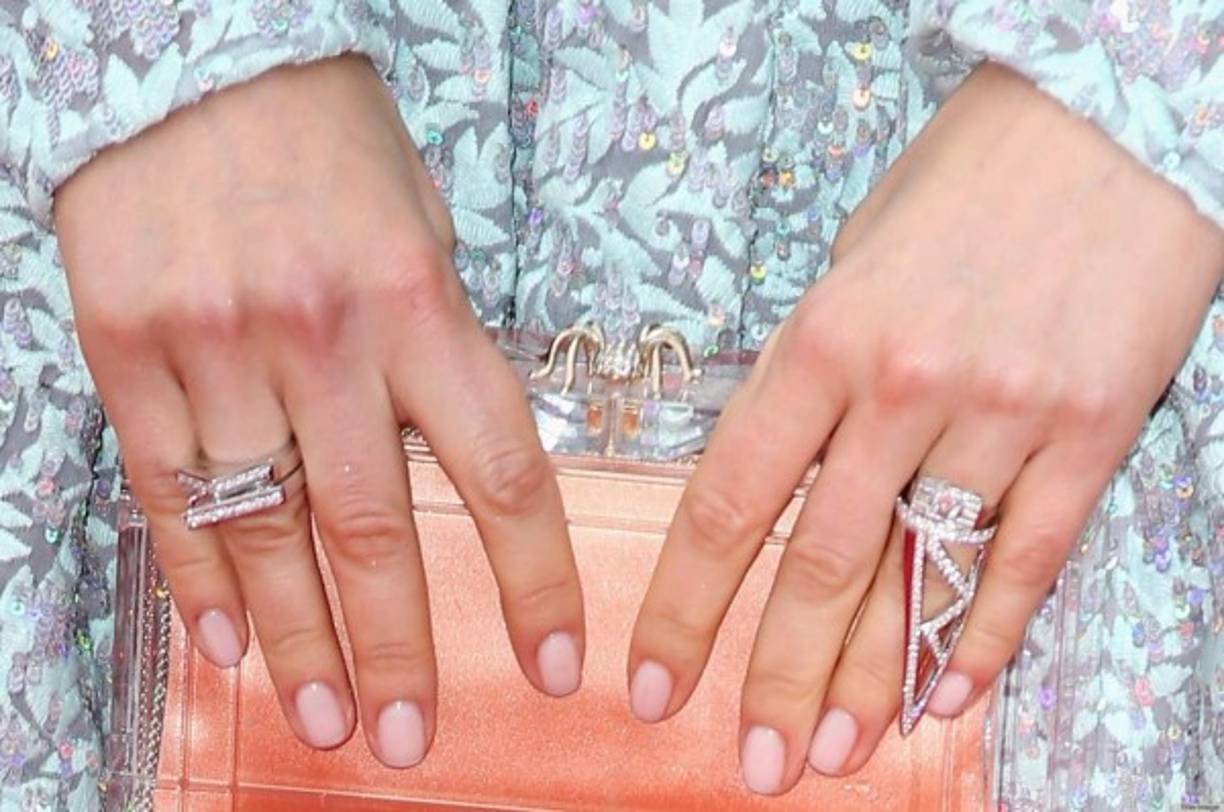 32. Las uñas 'nude' siempre quedan bien.