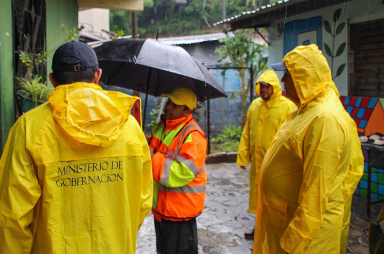 “Se reitera la instrucción de suspensión de clases de manera preventiva. Se recomienda activar modalidad de teletrabajo para disminuir el factor de exposición en la población”, subrayó la entidad gubernamental.
