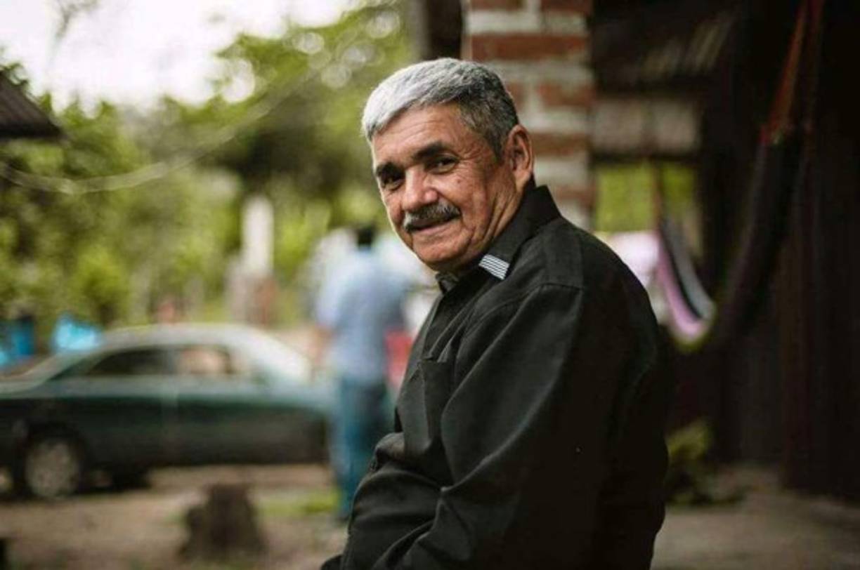 '¡No me funcionan los frenos!', gritó el conductor del pick up en el que viajaba el pastor Regino Sabillón, junto a otras 17 personas en la paila del mismo, justo antes de sufrir un accidente. ﻿El carro volcó lanzando a las personas por los aires. 'El pastor quedo tirado en la calle; fui, lo levanté y sólo me dijo: voy con Dios, estoy muerto', afirmó Rogelio Enamorado, otro pastor que venía en el carro cuando regresaban de orar por un enfermo en el municipio de San Luis, Santa Bárbara.