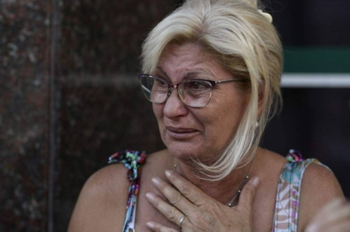 Mirta Taffarel, tía de Emiliano Sala, lució destrozada en la velatoria del delantero argentino.