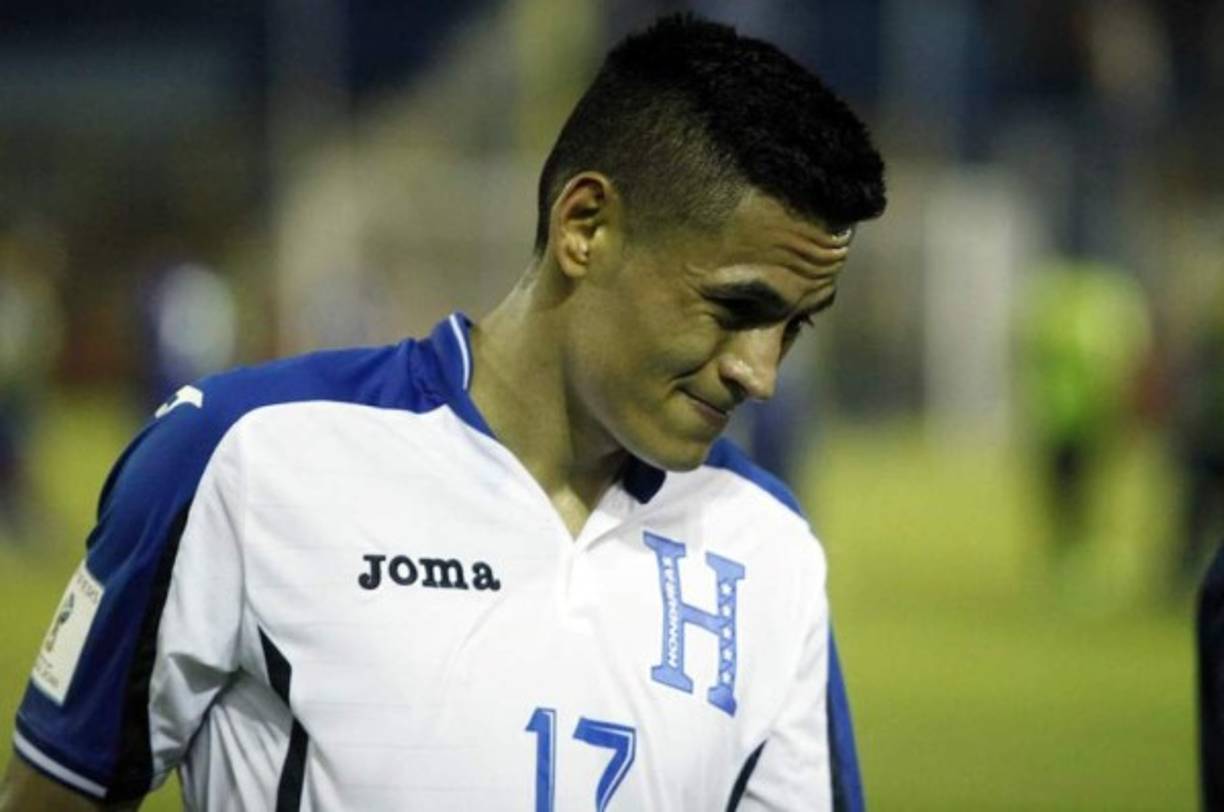 Andy Nájar: El jugador hondureño sigue sin aparecer en lo que va del torneo con el Anderlecht de Béligica. Se menciona que el catracho podría llegar al Besiktas de Turquía, pero otras versiones señalan que el técnico del club belga no quiere arriesgarlo luego de que ha estado inactivo por lesiones.