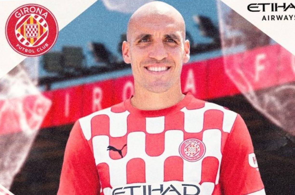 El Girona anunció el fichaje del centrocampista Oriol Romeu, quien llega procedente del FC Barcelona. 