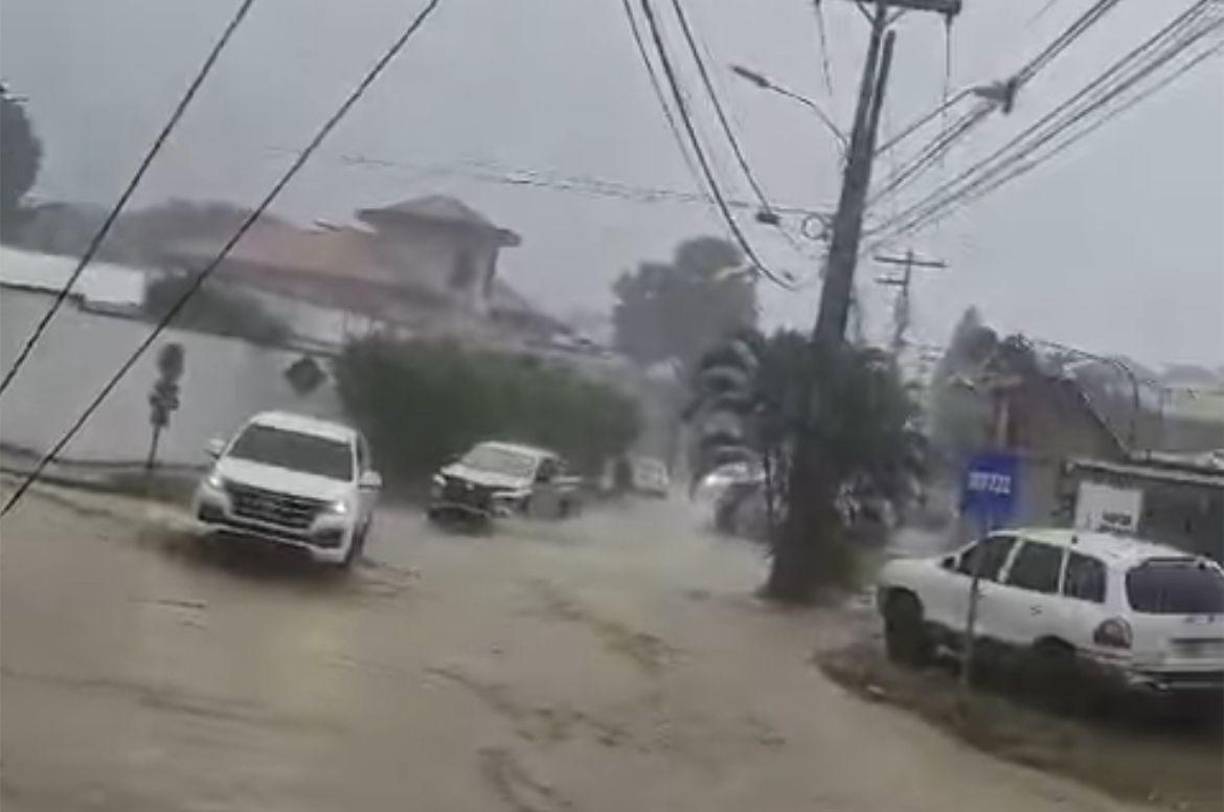 Otras regiones, como el litoral atlántico, oriente y zona insular, también son afectadas por las lluvias. 