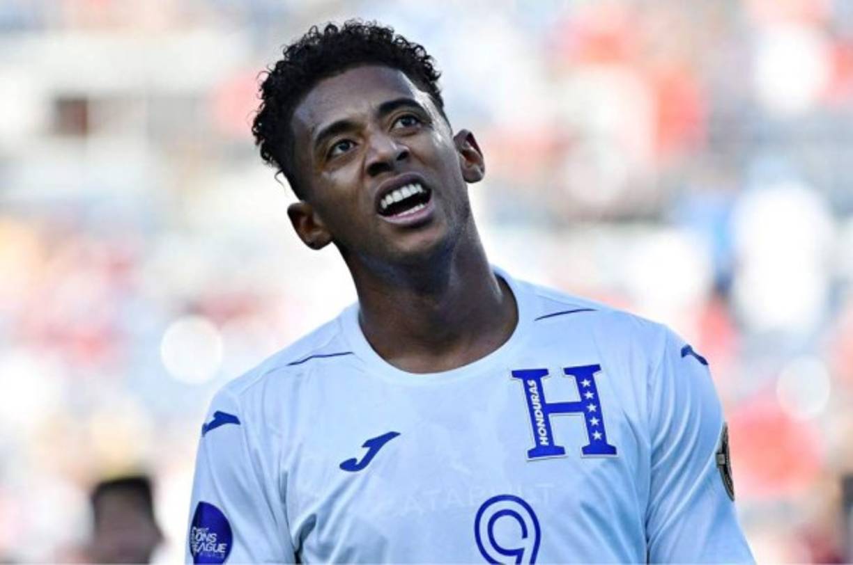 Antony Choco Lozano: El jugador del Cádiz de España estaría siendo el reemplazo de Alex López, quien no podrá ser de la partida ante los salvadoreños por lesión.