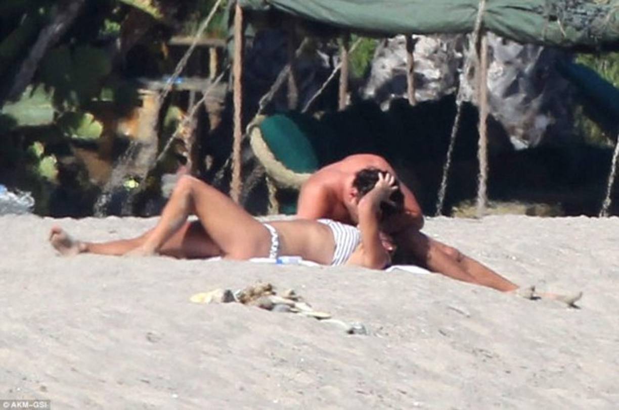 ¿Será que estaba vez si se casa DiCaprio, el galán de oro de Hollywood?. Mira el cariño que ambos se demuestran.