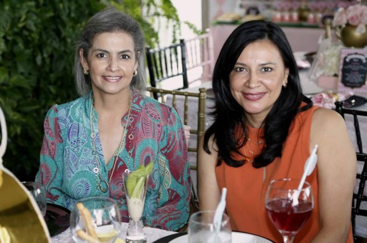 Ana Madrid y Edith Arita.