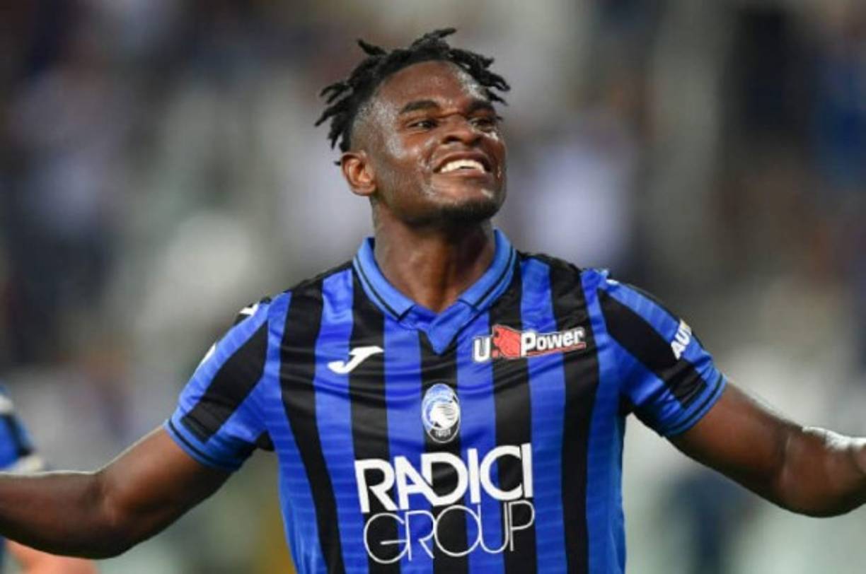 Duván Zapata, delantero colombiano de 29 años, continúa goleando en el Atalanta, pero son muchos los equipos que quieren hacerse con sus servicios. Según Calciomercato.com, el conjunto dirigido por Gasperini ya le habría puesto precio a su salida: 50 millones de euros.