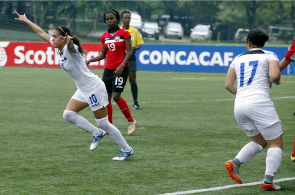 Elexa Bahr celebrando su gol ante Trinidad y Tobago.