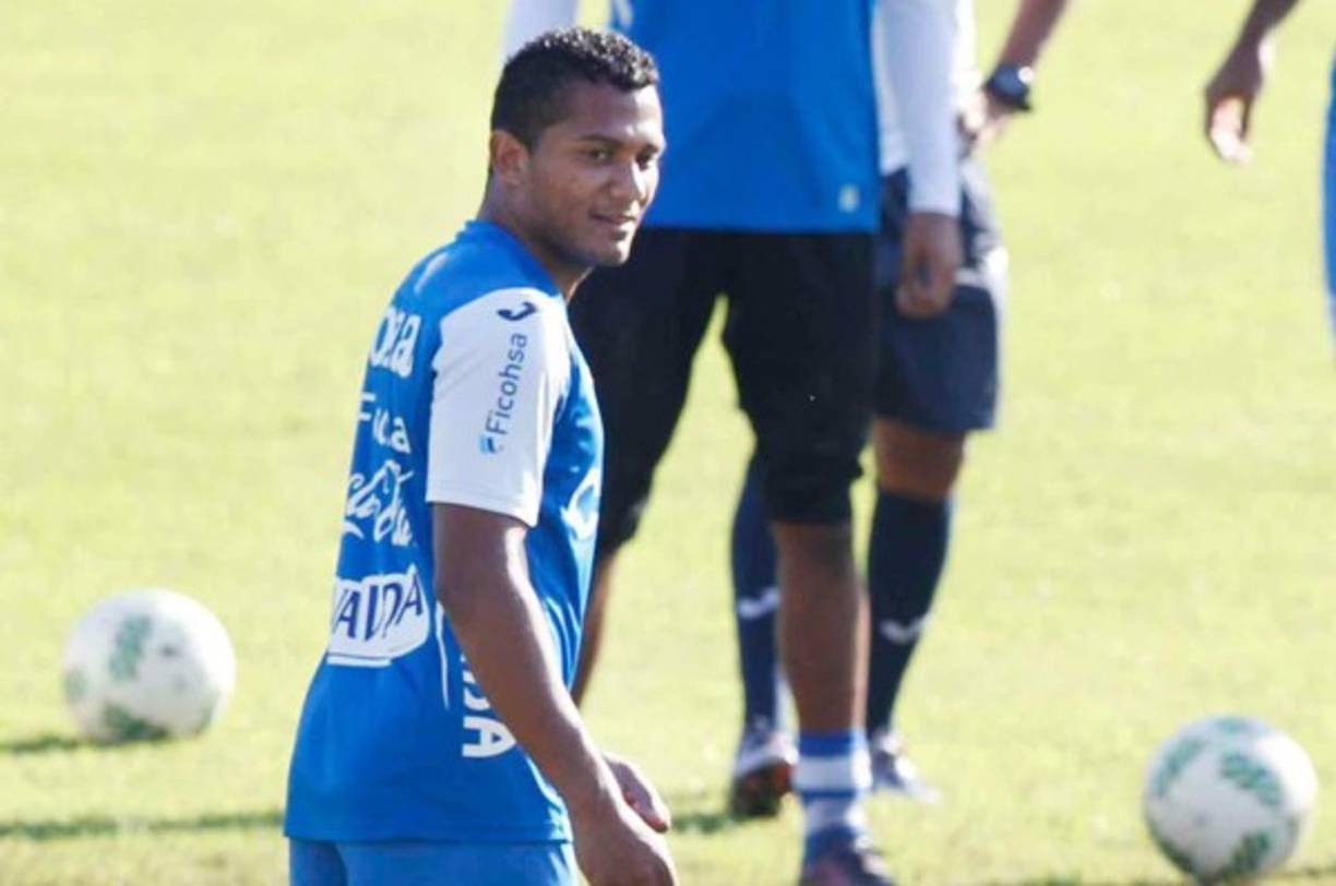 Ever Alvarado: Una de las grandes novedades que pondría Pinto en el 11 titular, jugaría en lugar de Emilio ya que fue expulsado ante los trinitecos. El jugador olimpista podría ser lateral por la izquierda o pasar de central, colocando a Maynor como opción en la lateral.