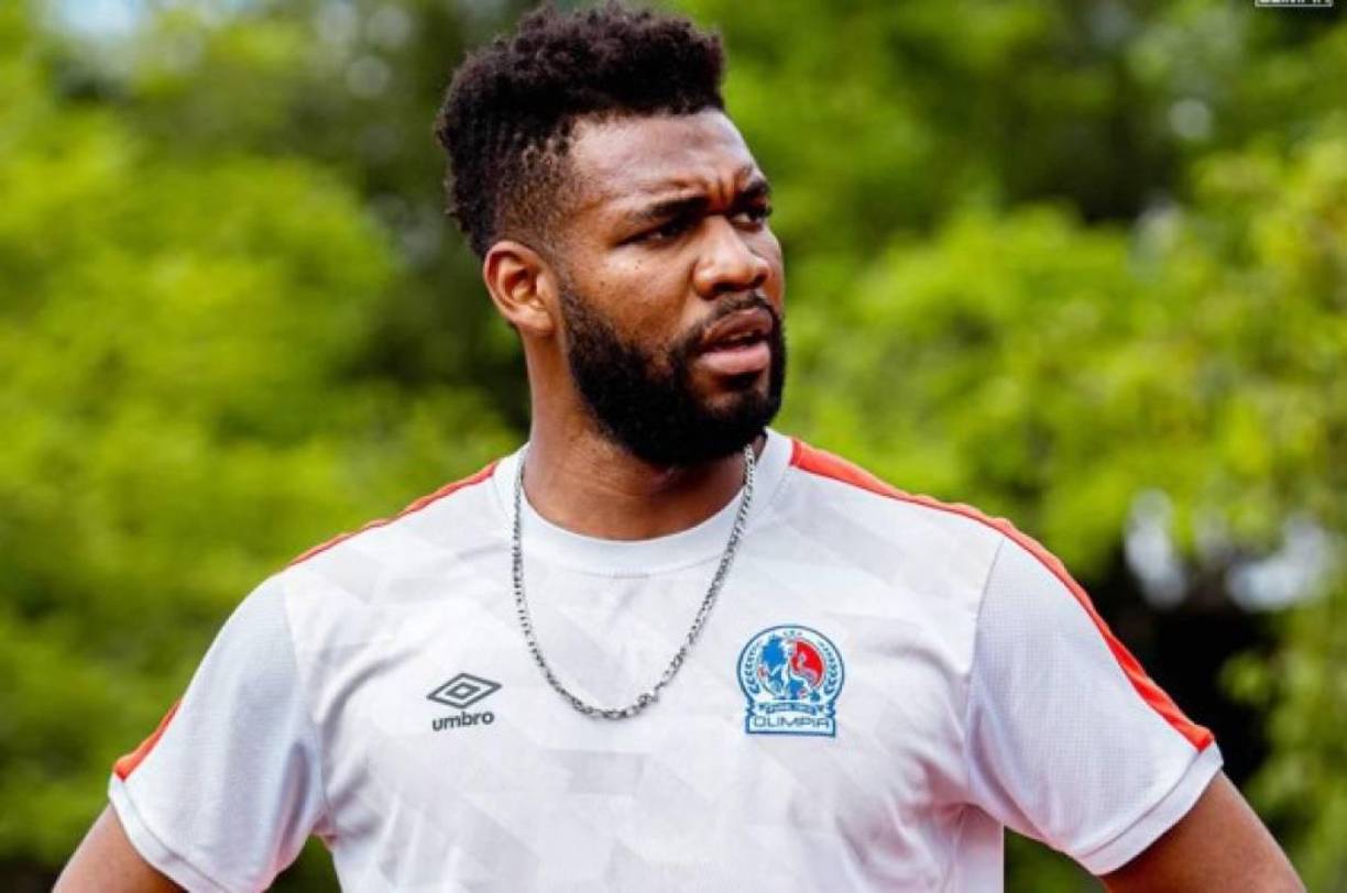 En Guatemala se informa que el Municipal de Guatemala sigue interesado en poder fichar al delantero hondureño Jorge Benguché.