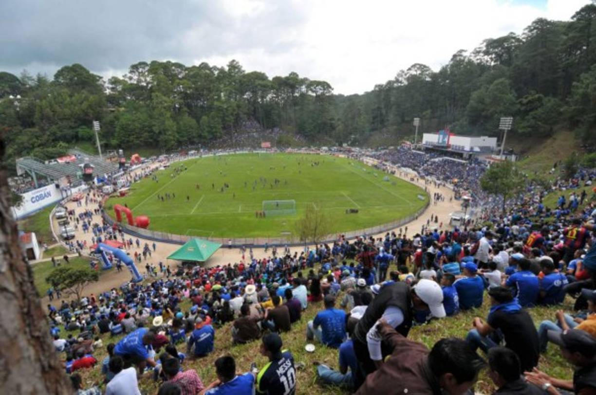 El Estadio José Angel Rossi Ponce mejor conocido como Estadio Verapaz está ubicado en la ciudad de Cobán en el departamento de Alta Verapaz en Guatemala. Fue la primera edificación destinada para la práctica del deporte en Cobán.