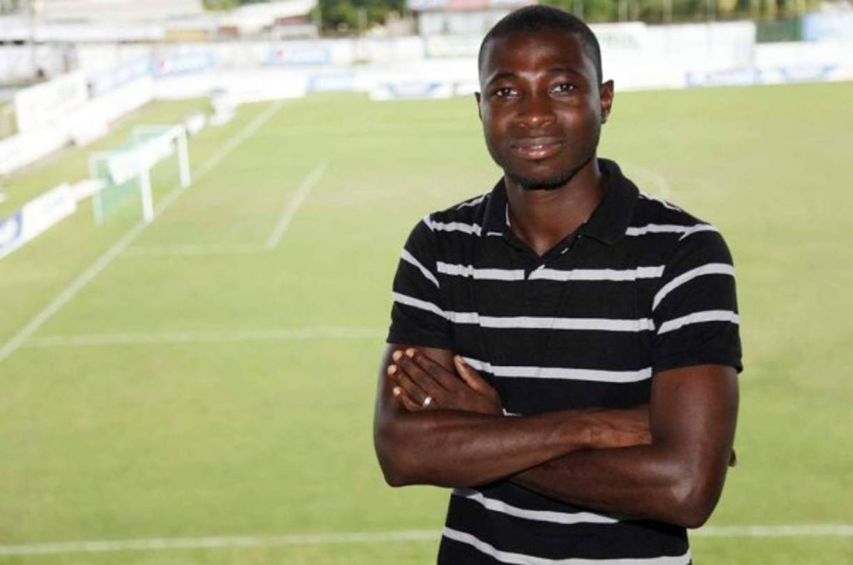 Roby Norales: Tras su paso por La India, el delantero regresa a jugar en la Liga Nacional y el Platense lo ha amarrado de cara a la próxima temporada.