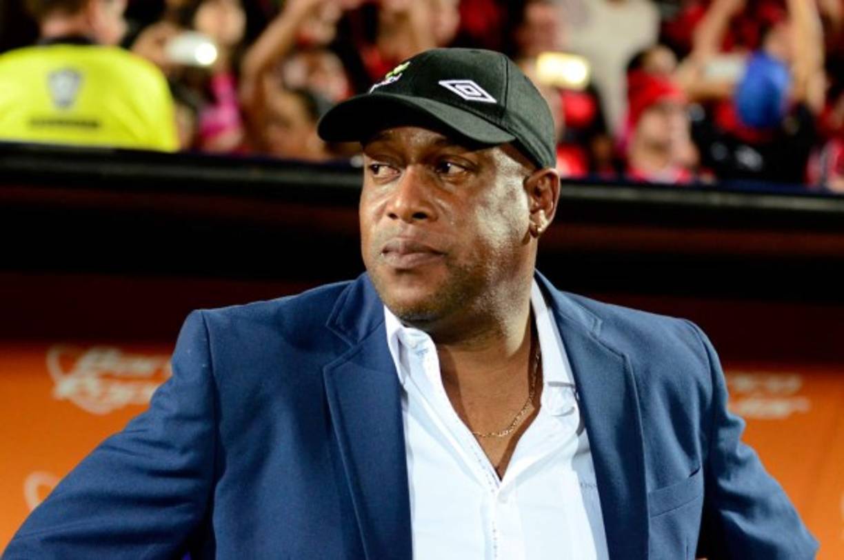 El costarricense Hernán Medford, que ya dirigió a Honduras de manera interina en 2014, volvió a ser candidato hace unos meses. Actualmente dirige al Municipal de Guatemala.