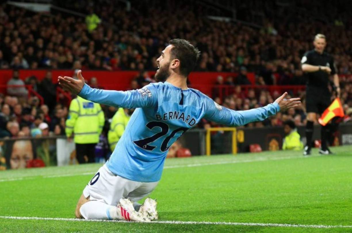 Bernardo Silva: no tiene intención de salir del Manchester City. Según publica el portal Manchester Evening News, ha asegurado que está feliz en el City y que no piensa dejar el club este verano pese a que varios rumores hablan de un posible interés del Barcelona en su contratación.
