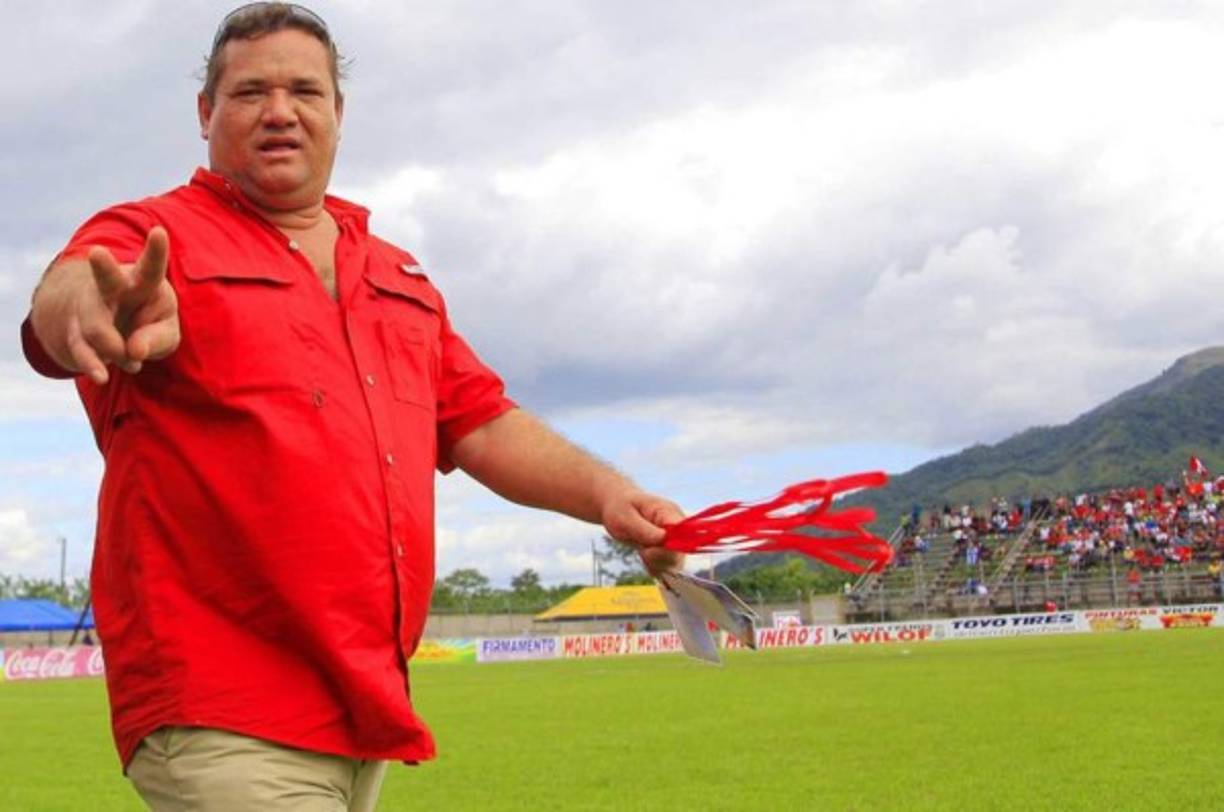 Ricardo Elencoff: El presidente de la Real Sociedad aseguró que usarála cancha de La Ceiba como sede alterna a partir del próximo campeonato debido al poco apoyo que tiene de su afición en Tocoa.