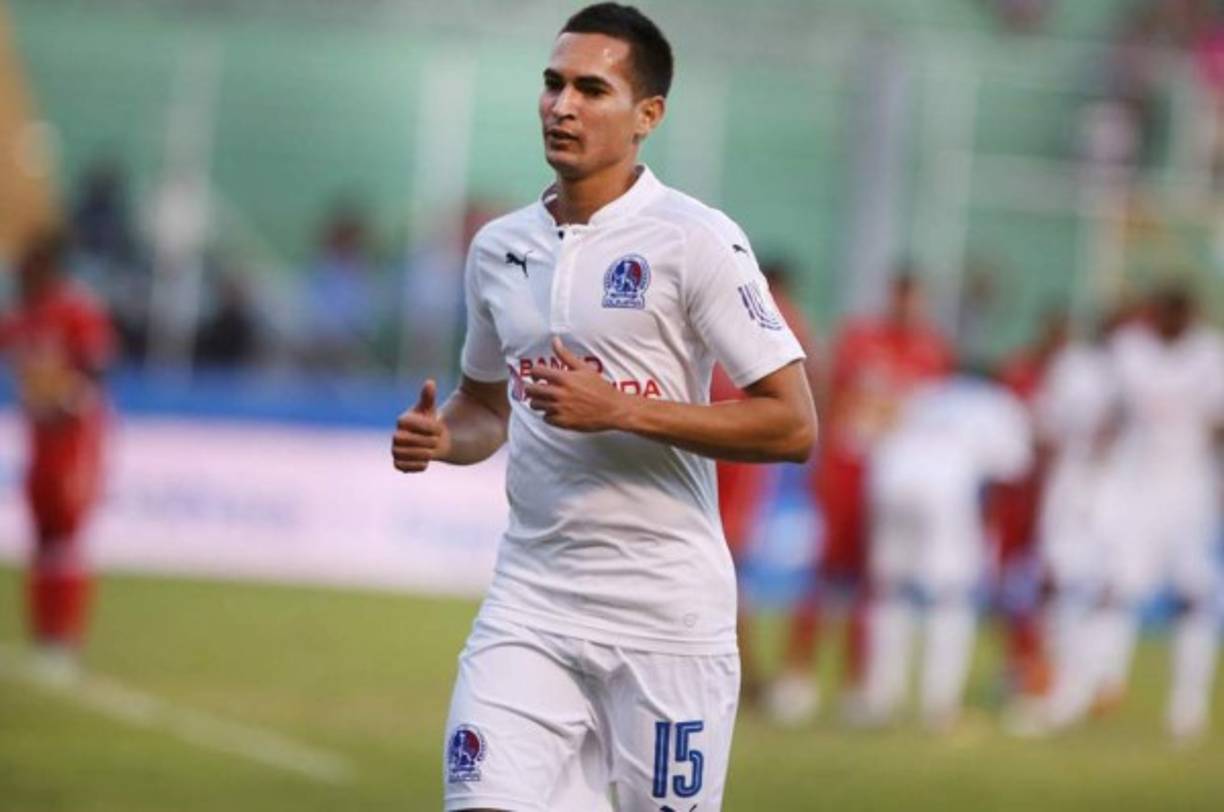 Marcelo Canales: Tras ser dado de baja en el Olimpia, clubes como Vida UPNFM, Juticalpa y el Vida quieren al talentoso jugador, anteriormente se mencionó al Motagua y el jugador señaló que no tendría problemas en vestir la camiseta del club azul.