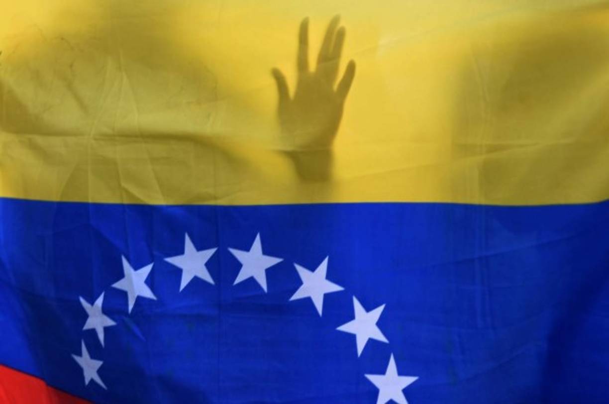 Los opositores exigieron al mandatario Nicolás Maduro que 'se vaya', en medio del recrudecimiento de la tensión política en la nación caribeña.