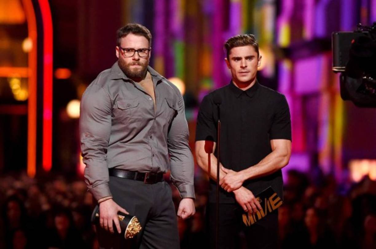 Los actores Seth Rogen y Zac Efron divirtieron en su presentación.